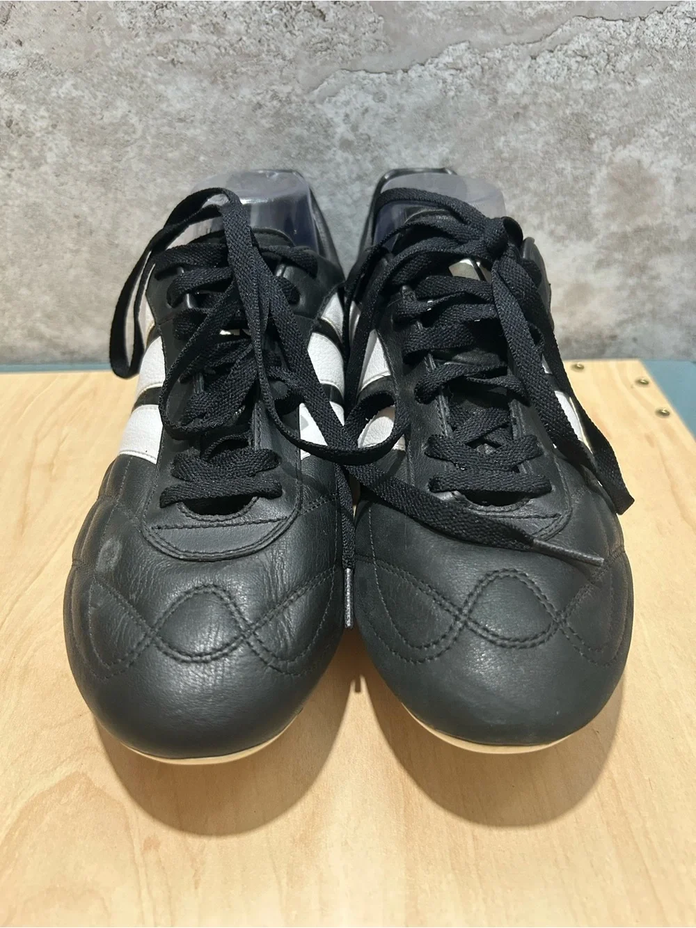 vintage Adidas soccer cleats men’s size 9.5